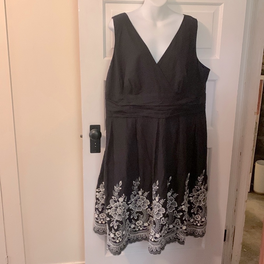 Fit and flare plus size dress DB Est 1962, hem details, size 20
